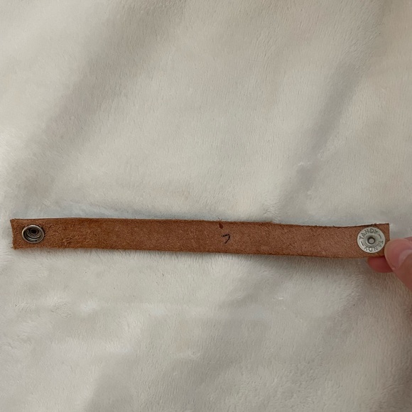 Artisan crafted leather bracelet. - Picture 6 of 6